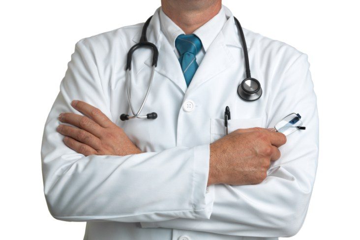 Serviços médicos é enquadrado na vedação à cessão de mão de obra e barra o retorno ao Simples Nacional