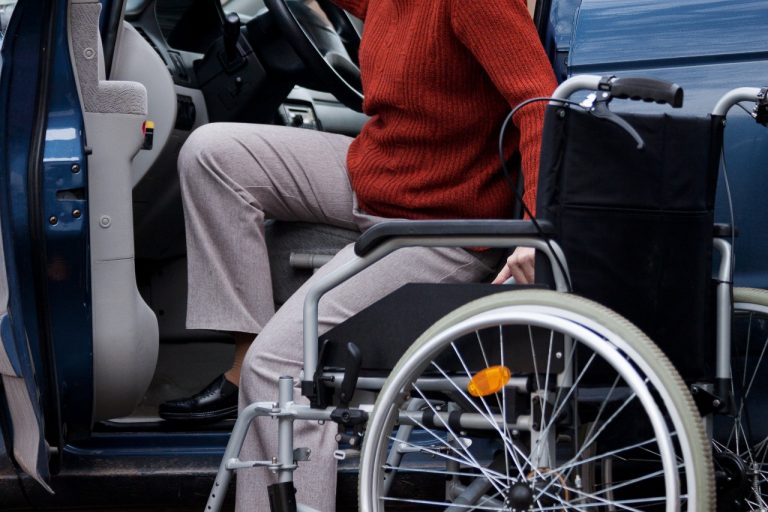 Projeto altera regras para isenção de IPI na compra de carro novo por pessoas com deficiência
